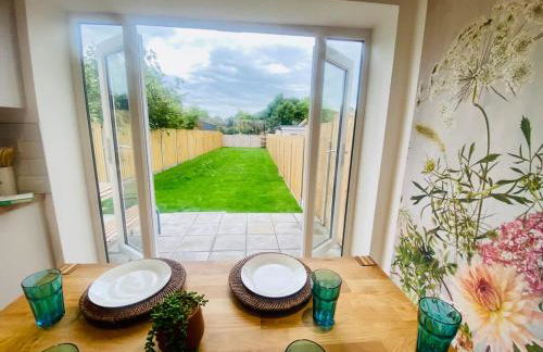 Isleworth House with Garden & private parking - Photo 6