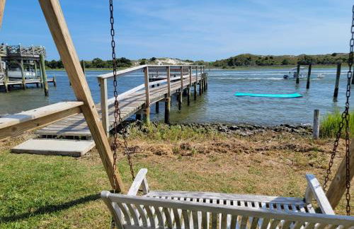 Waterfront, dock, Hot tub, kayaks, King Bedroom with amazing views, RELAXATION, 2 miles to the beach - Foto 15