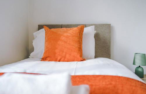 Modern 3 Bedroom House Perfect for Short and Long Stays - Foto 17