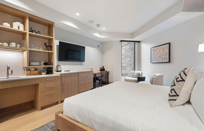 Snowmass Lux Getaway by Snowmass Vacations - Photo 19