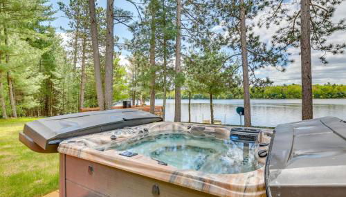 Gorgeous Lake Arbutus Getaway with Dock and Boat House - Foto 2