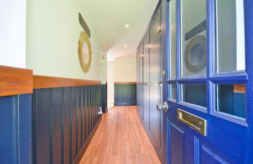 Adgestone Villa - A Luxurious Countryside Escape with Heated Pool, Near Sandown Beach, Dog Friendly in Rural Sandown - Perfect Getaway for Family & Friends - Photo 48