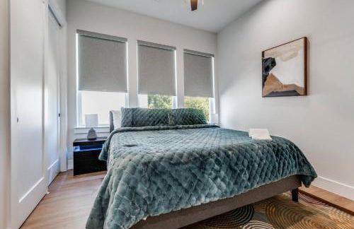 Luxurious Newly Built 5BR 5BA | Rooftop W/ Grill - Foto 22