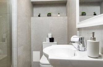 NEW Groups & Contractor Stays-5Bed-2Bath-Parking-By FabAccommodation - Foto 12