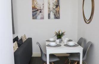 Aisiki Living at Upton Road, Multiple 1, 2, or 3-Bedroom Apartments, King or Twin Beds with Free WiFi & Parking Space - Foto 108