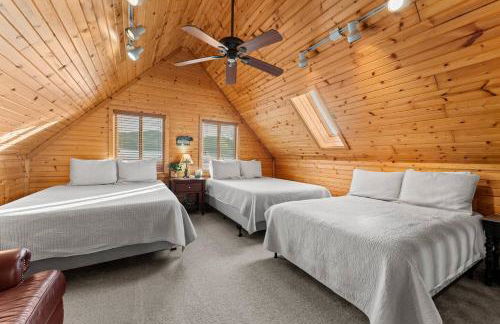 Spacious 4BR Cabin • Sleeps 12 • Games •Near Dells - Foto 17