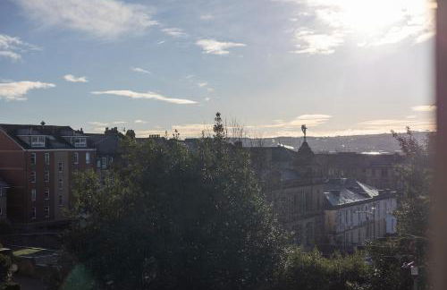 Extravagant 6 Bed Victorian Townhouse with Hot Tub - Photo 28