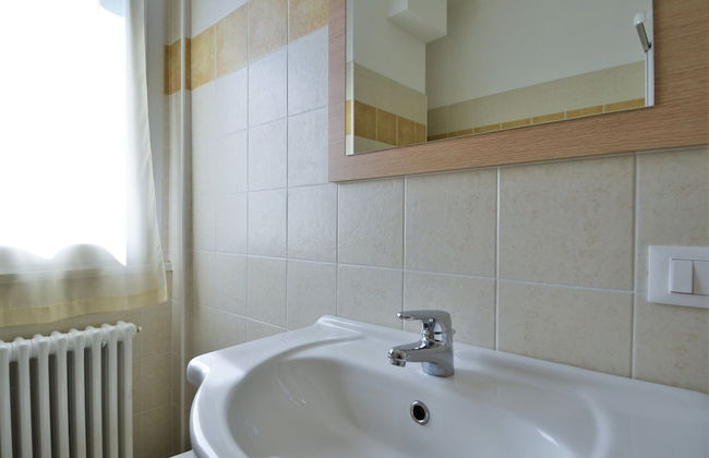 Apartment by Lake Como With Scenic Views - Photo 37