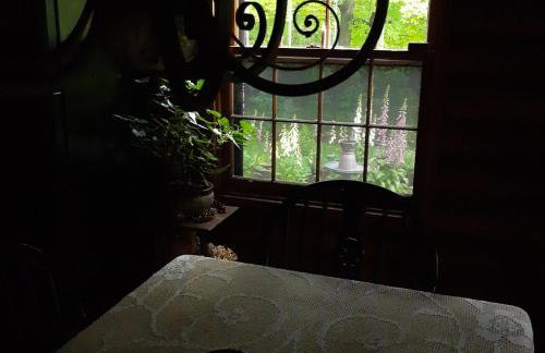 Deer Valley Retreat, Lovely Log Cabin with Fireplace & Garden Views- Perfect for a Relaxing Getaway! - Foto 63