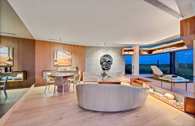 Modern 7BR Villa w Stunning Views of Golf Course - Photo 44