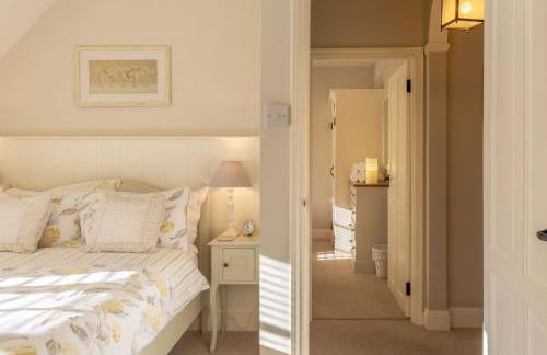 Jasmine Cottage - 2 Bedroom in Heart of Bourton! - Photo 28