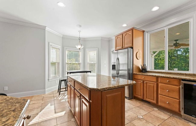 Lakefront 6bdr, Priv Dock, Game Room, Firepit Jake's Lake House by Avantstay - Foto 22