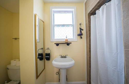 7BR 7BA Big House 1 block from Tropicana and Beach - Foto 42