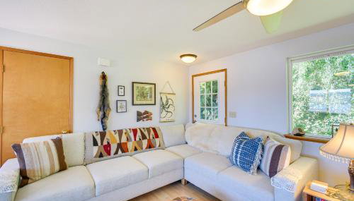 Hoodsport Vacation Rental w/ Deck & Canal Views! - Foto 4