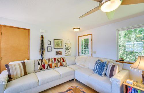 Hoodsport Vacation Rental w/ Deck & Canal Views! - Foto 4