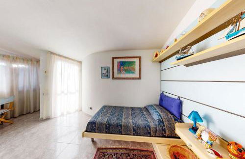 Villa con piscina e giardino a due passi dal mare. - Foto 16