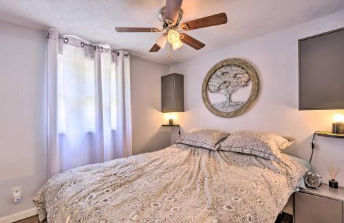 Cozy Cabin with Sunroom and Cacapon River Access! - Foto 16