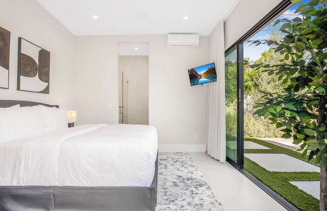 Villa Camellia - Charming 5 BR Home in the Heart of Studio City - Photo 5