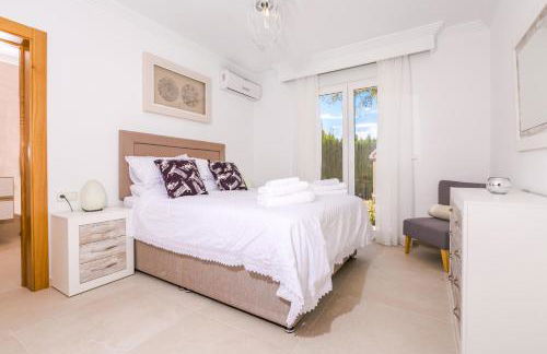 Casa Juana is a modern, luxury, exclusive, 6 bedroom villa. - Foto 22