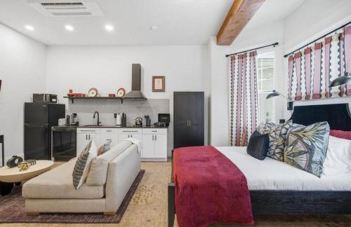 The Raven - 2nd Floor South Wing - Photo 23