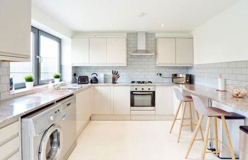 Home from home - 4 Double Bed House with Parking - Foto 11