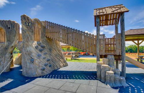 Hot Tub and Barrel Sauna! Lakefront Innsbrook Chalet - Foto 45