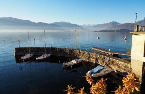 Elegant Traditional Home Steps from the Lake, with Garden and Panoramic Terrace - Photo 39