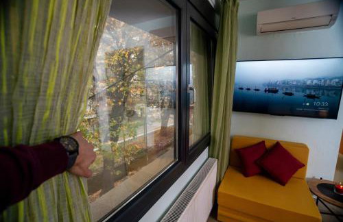 Central & Riverfront Room 2 - Photo 31