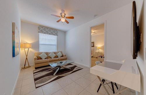 #350-Stunning Villa with Modern Decor, West Facing Pool Overlooking Private Conservation Land - Foto 29