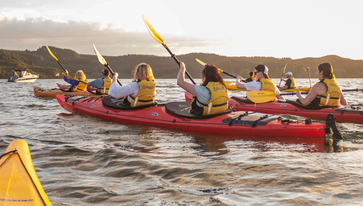 Tour del lago McLaren in kayak