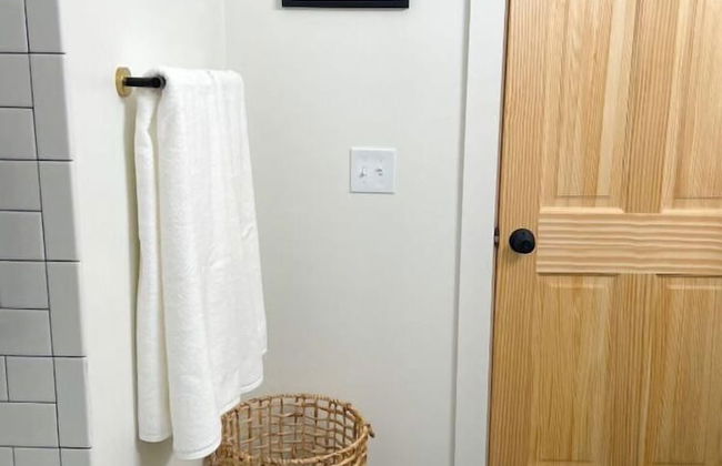 Cottage Street Downtown New Apartment - Photo 16