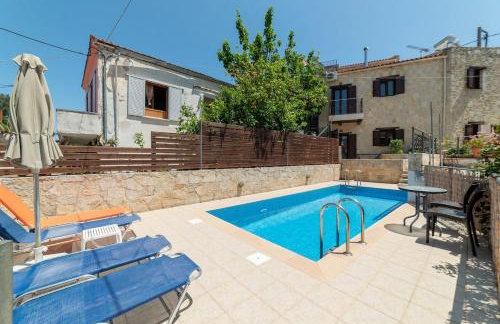 3-Min Drive to Kalyves Beach, Stone Home with Private Pool in Armenoi Center - Foto 10