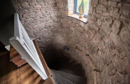 16th Century House, Castle Views, Mountain Views, Hot Tub, Firepit, Stunning Interiors - Foto 40