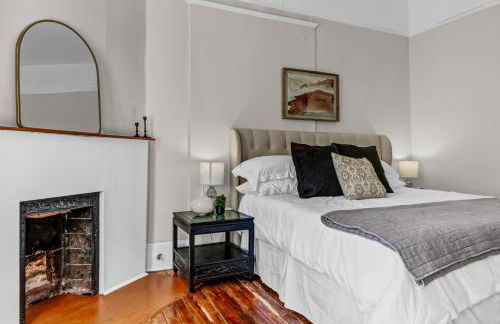 A Timeless Victorian Home with Period Charm! - Foto 28