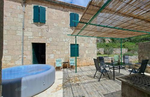 House with Jacuzzi and Billiard Peaceful Nature Retreat near Imotski - Foto 1