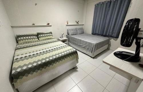 No Atalaia, Fort Poseidon rua do Atalho a 700 metros da praia do Atalaia, apartamento novo decorado, varanda, sala de estar e jantar, 02 suítes, 03 banheiros, lavanderia, cozinha, piscina, churrasqueira, salão de jogos, vista parcial das dunas e mar - Photo 44