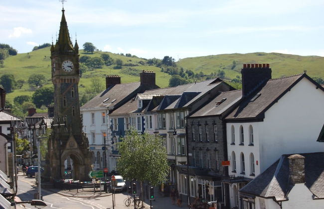 CLOCK TOWER APARTMENTS - Photo 38