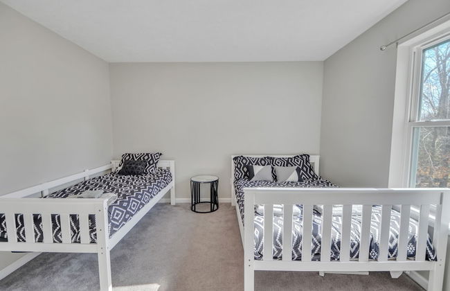 Pocono Retreat: Lake, Firepit, Bbq, Gameroom, Ski 4 Bedroom Home by RedAwning - Foto 4