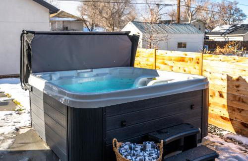 The Benton Hot Tub Theater 5 Mins to Denver - Foto 3