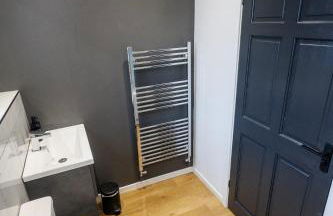 Uber Stylish 3 bedroom home off Road parking near town centre and Bike Park Wales - Photo 23