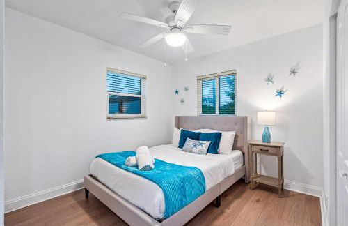 VacationSunwind Delray home! Water Front Pool Dock near Beach - Foto 27