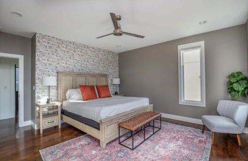 Jack Daniels House with Rooftop Golf, City views! 8min to Whiskey Row! Sleeps 10! - Foto 36