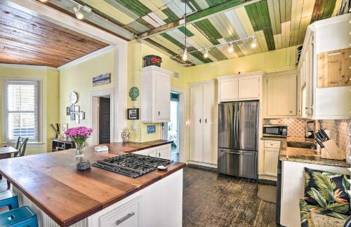 Walk to Beach! Group-Friendly Galveston Hideaway - Foto 12