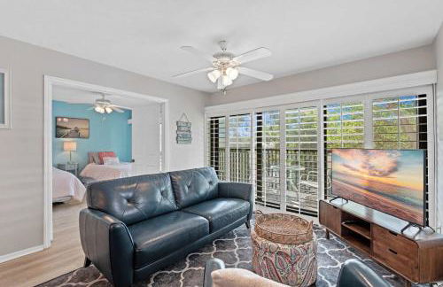 Corner Unit With Lake and Fountain Views - Foto 14