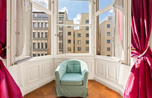 1,399 sq ft Historic Landmark, Checkpoint Charlie - Foto 4