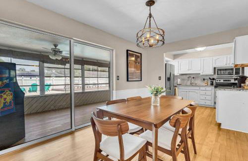 Four Bed Home with Pool Game Room Bar Near Beach - Foto 15