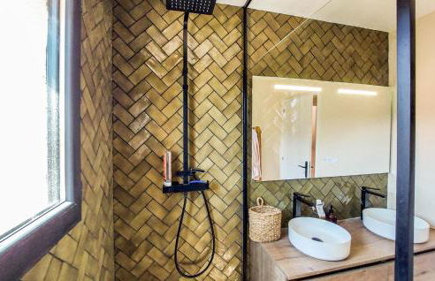 Awesome Home In Fréjus With Kitchen - Foto 16