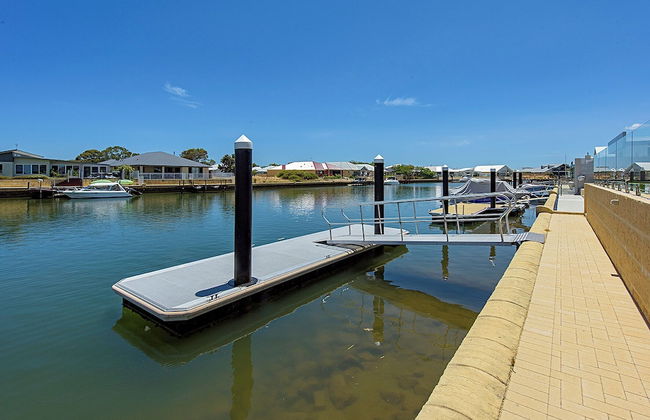 A Waterside Paradise - Foto 25