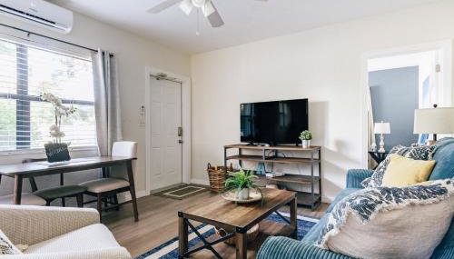 One bedroom private apt 2 blocks to beach King Bed - Foto 3