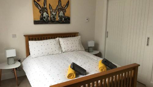 No 7 Quiet, two bedroom Ground Floor Flat in Tornagrain Great for early Airport departures or late flights - Foto 2